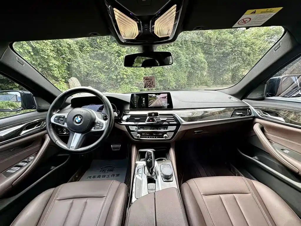 BMW 5 Series — миниатюра 7