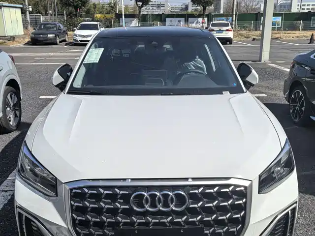 audi q2l