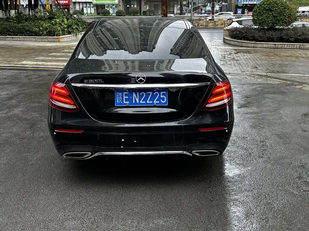 Mercedes-Benz E-Class — миниатюра 6