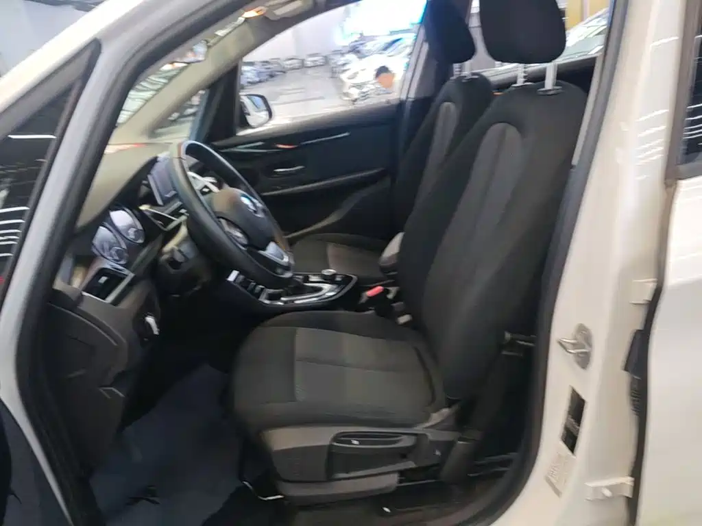 BMW 2 Series Active Tourer — миниатюра 11