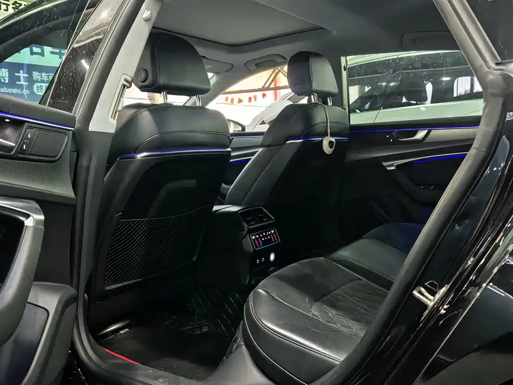 Audi A7L — миниатюра 8