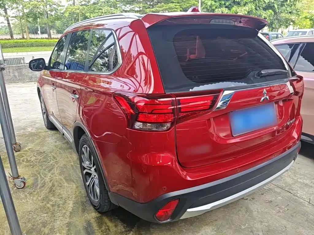 Mitsubishi Outlander — миниатюра 5