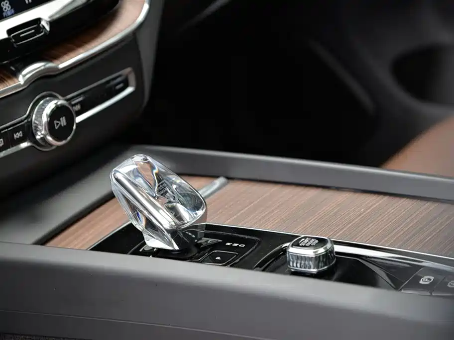 Volvo XC60 2024 B5 Luxury