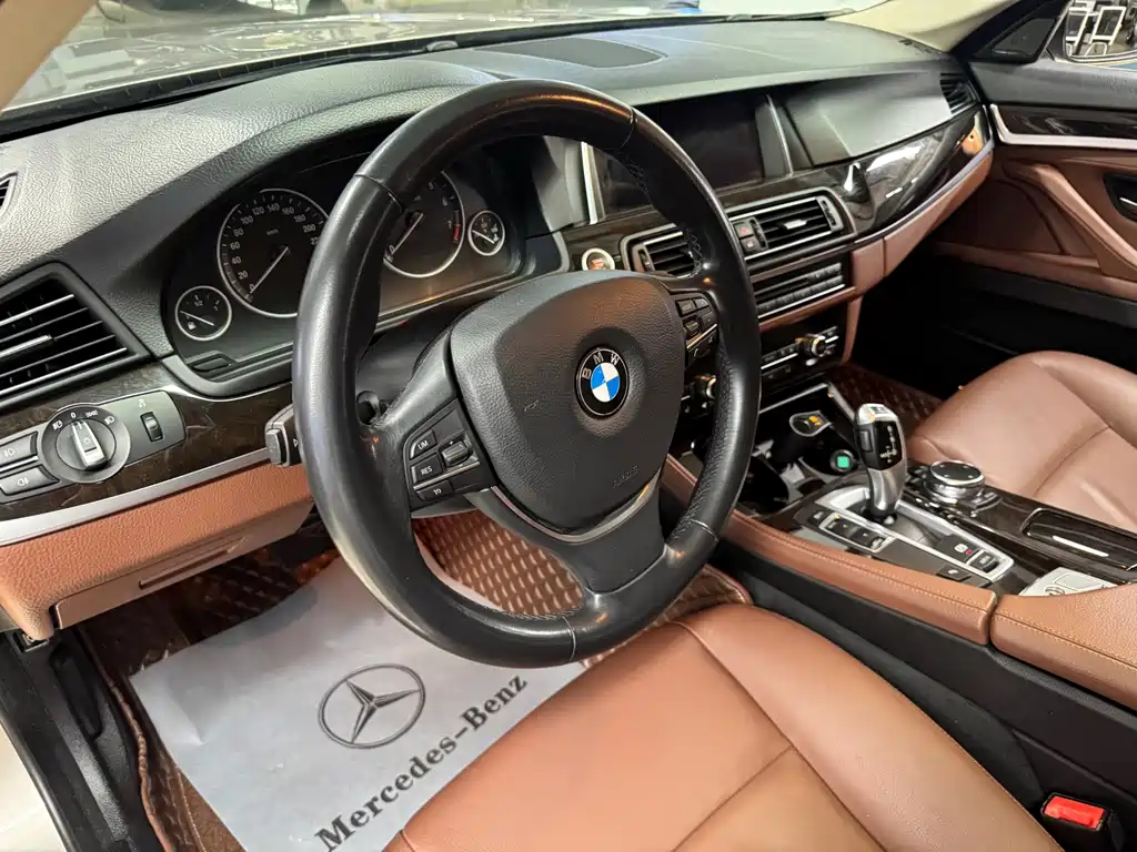 BMW 5 Series — миниатюра 10