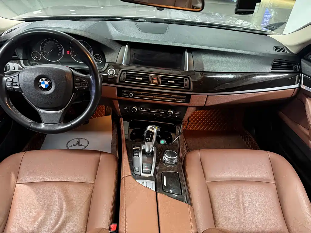 BMW 5 Series — миниатюра 6