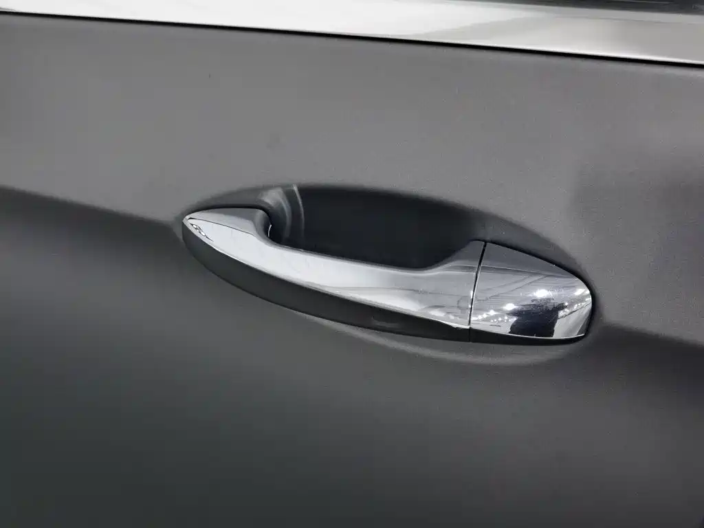 Mercedes-Benz E-Class — миниатюра 18