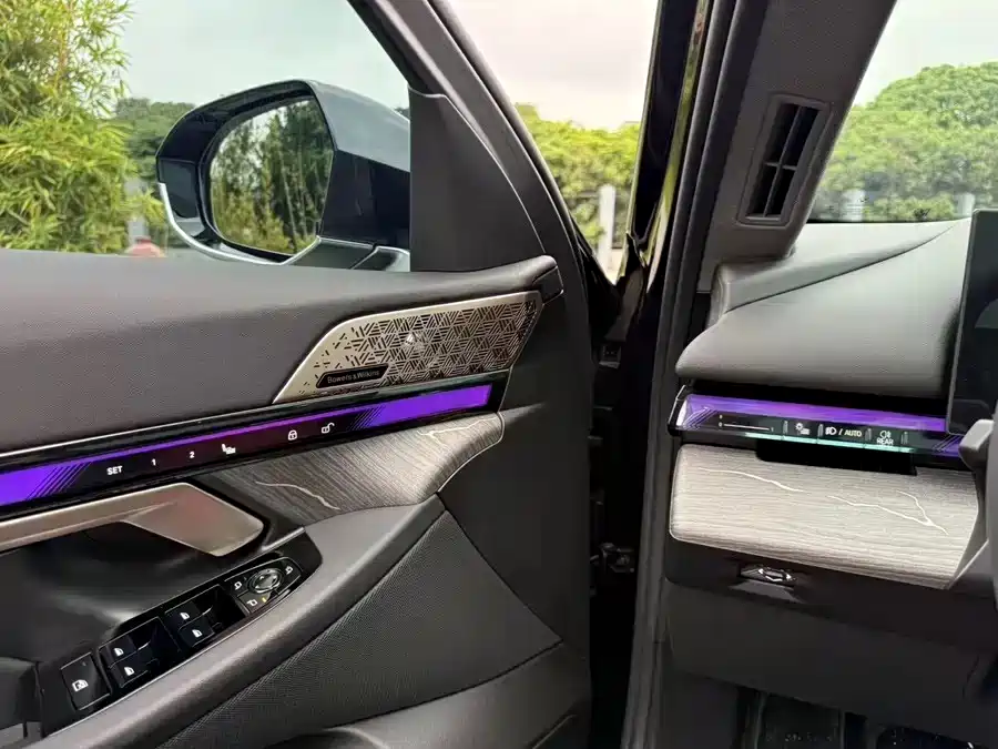BMW 5 Series — миниатюра 4
