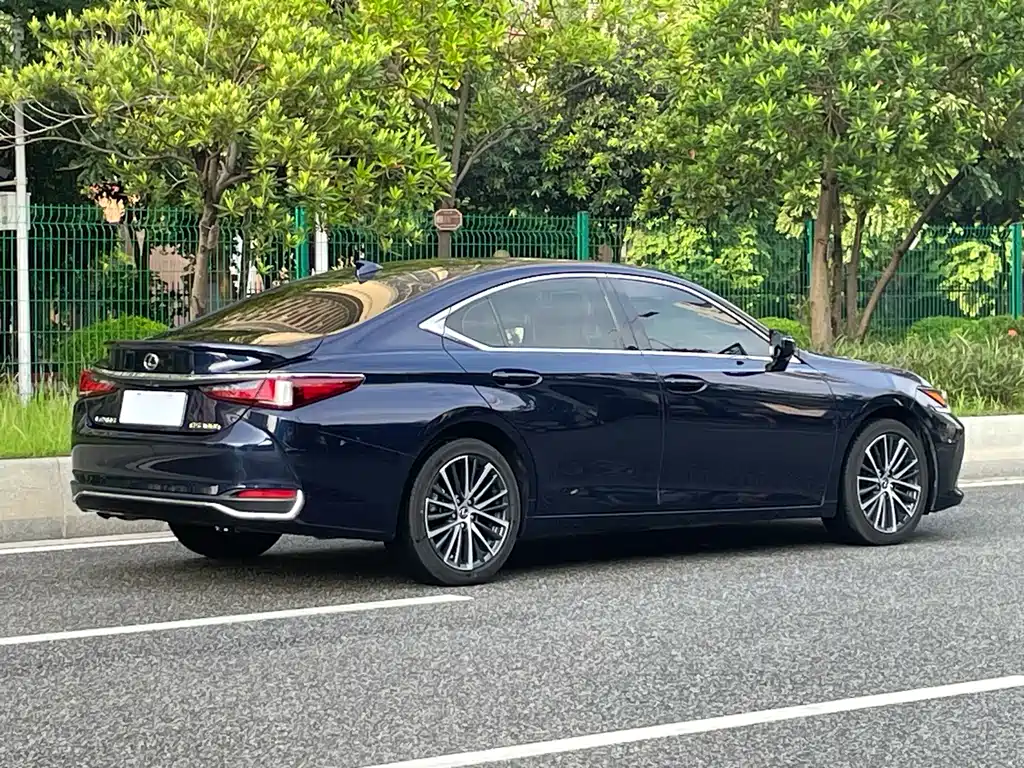 Lexus ES — миниатюра 16