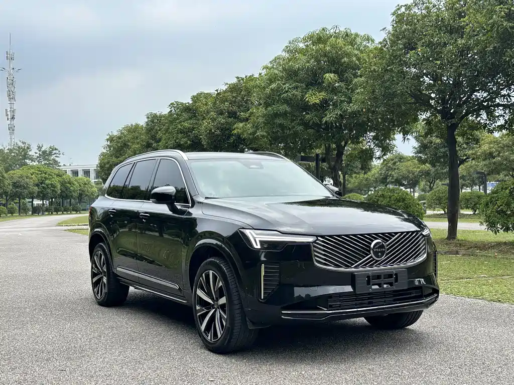 Volvo XC90 2025 T8 Luxury 7 мест
