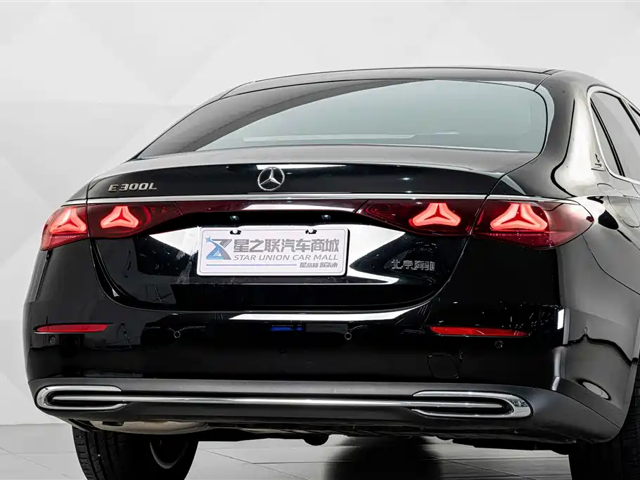 Mercedes-Benz E-Class — миниатюра 7