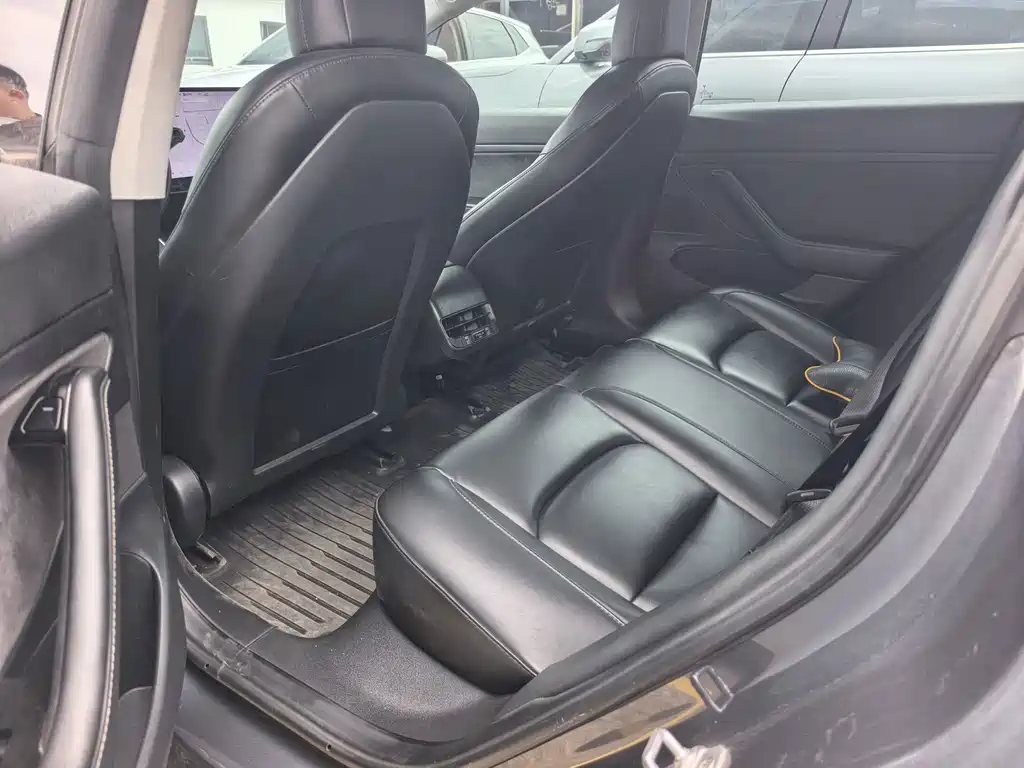 Tesla Model 3 — миниатюра 5