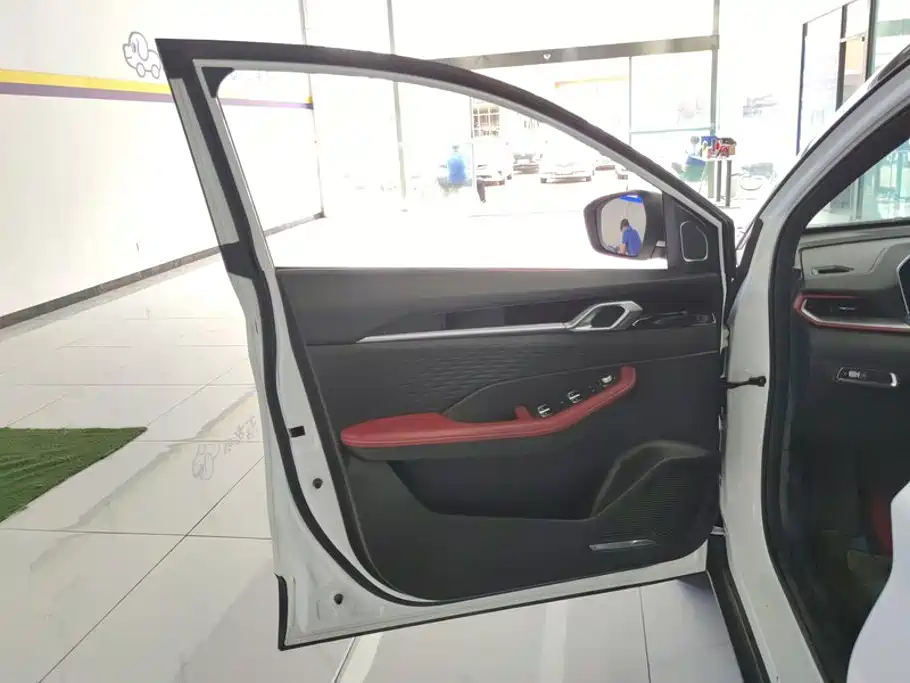 Geely Binyue — миниатюра 7