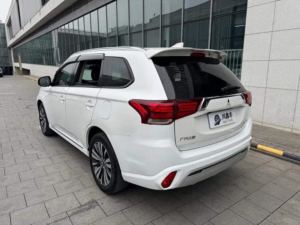 MITSUBISHI OUTLANDER