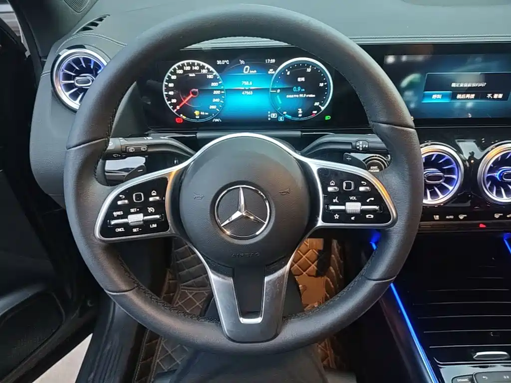 Mercedes-Benz GLA — миниатюра 11