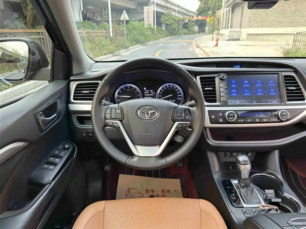 TOYOTA HIGHLANDER