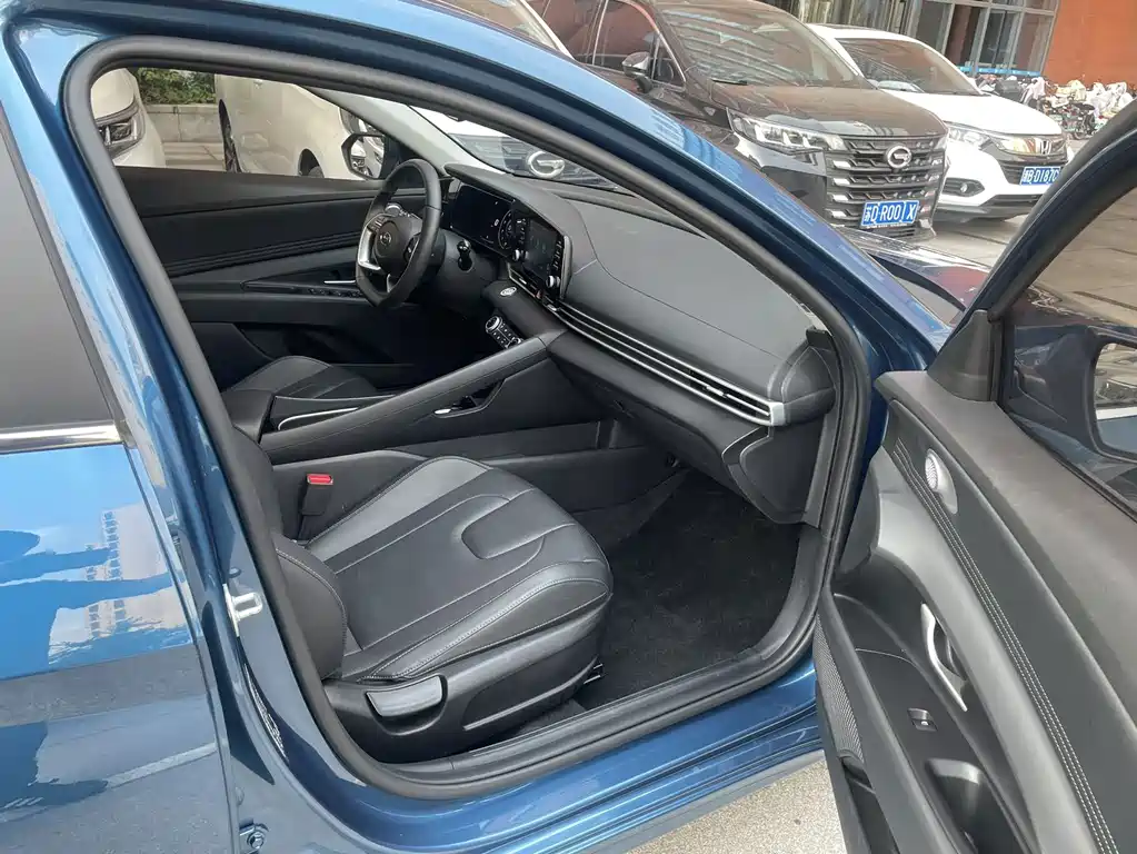 Hyundai Elantra — миниатюра 10