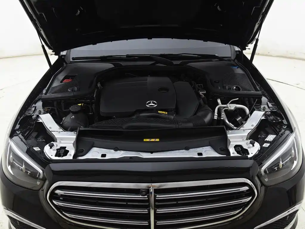Mercedes-Benz E-Class — миниатюра 10