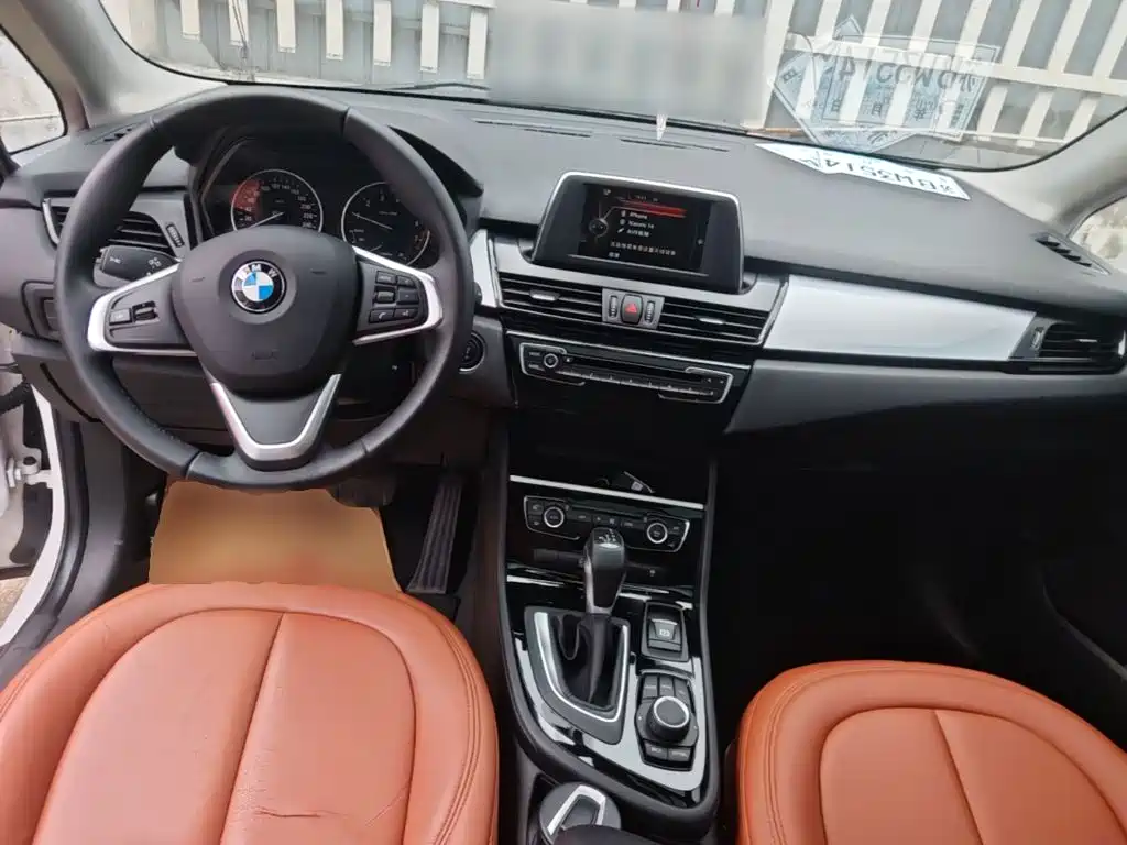 BMW 2 Series Active Tourer — миниатюра 10