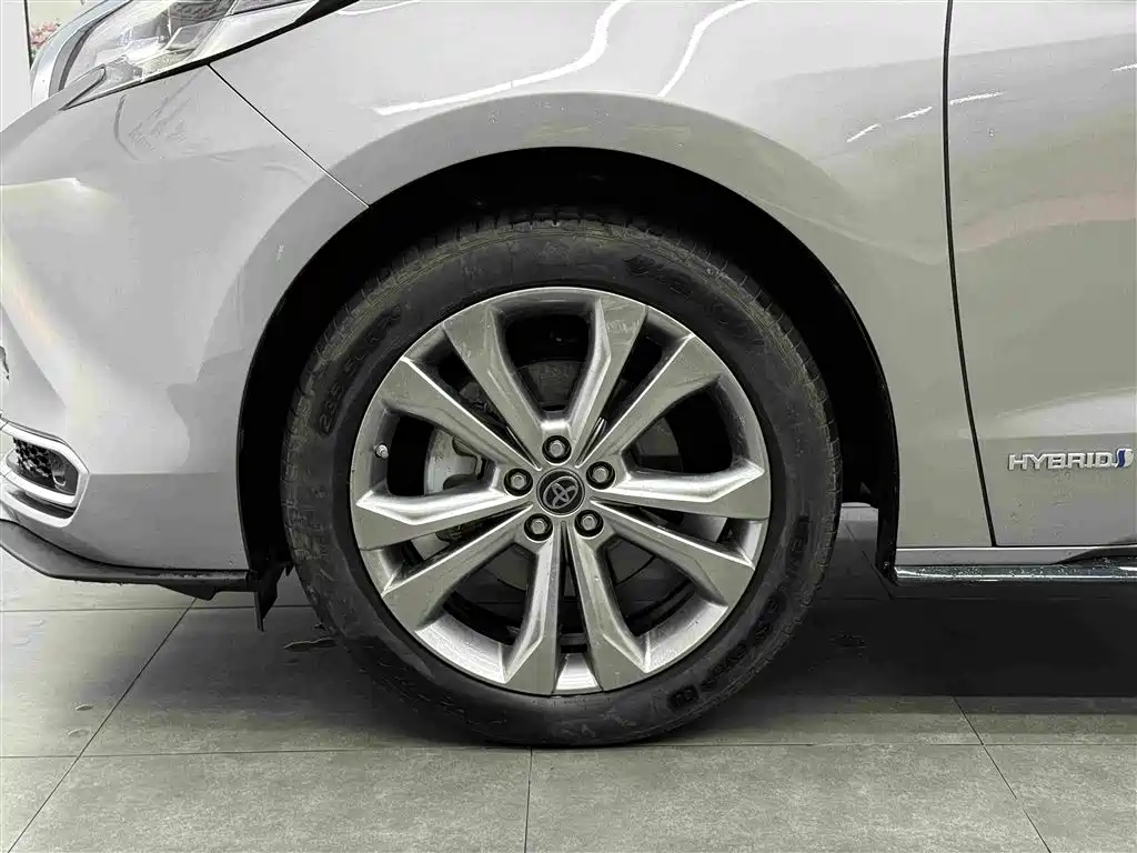 Toyota Sienna — миниатюра 18