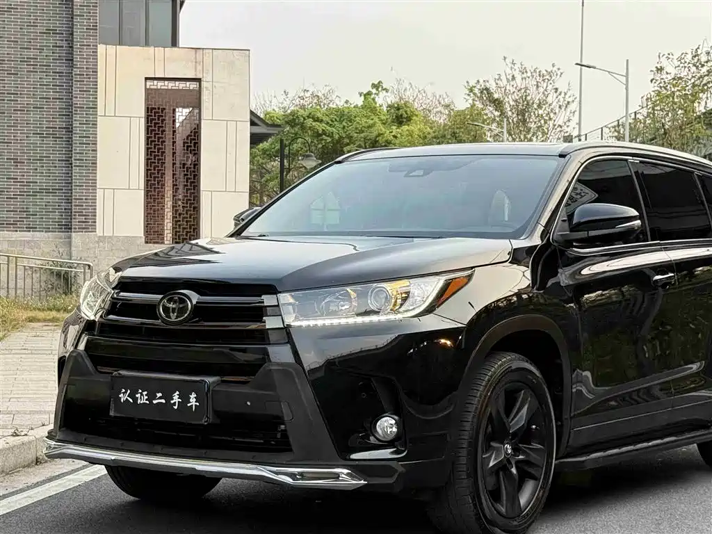 TOYOTA HIGHLANDER