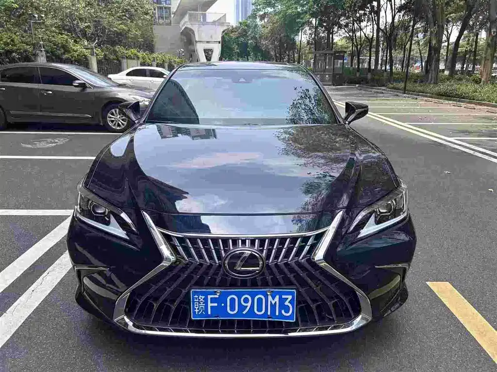 Lexus ES 2024
