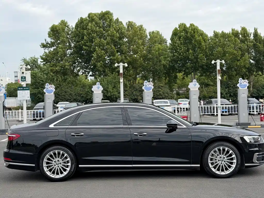 Audi A8 — миниатюра 3