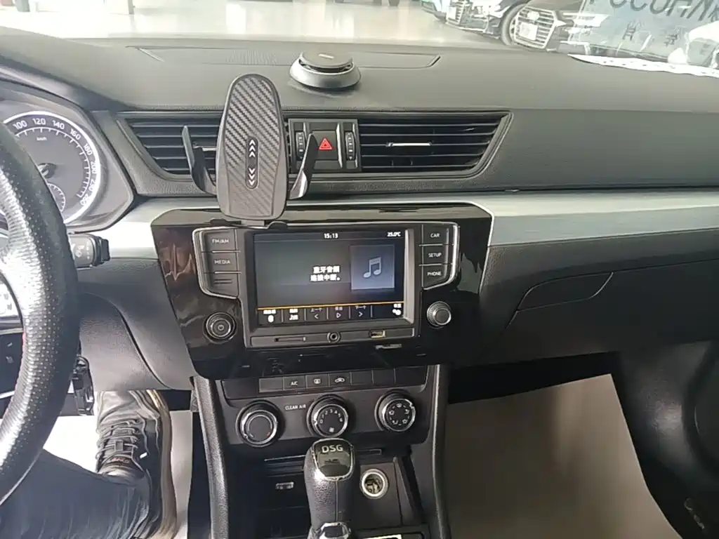 Skoda Superb — миниатюра 13