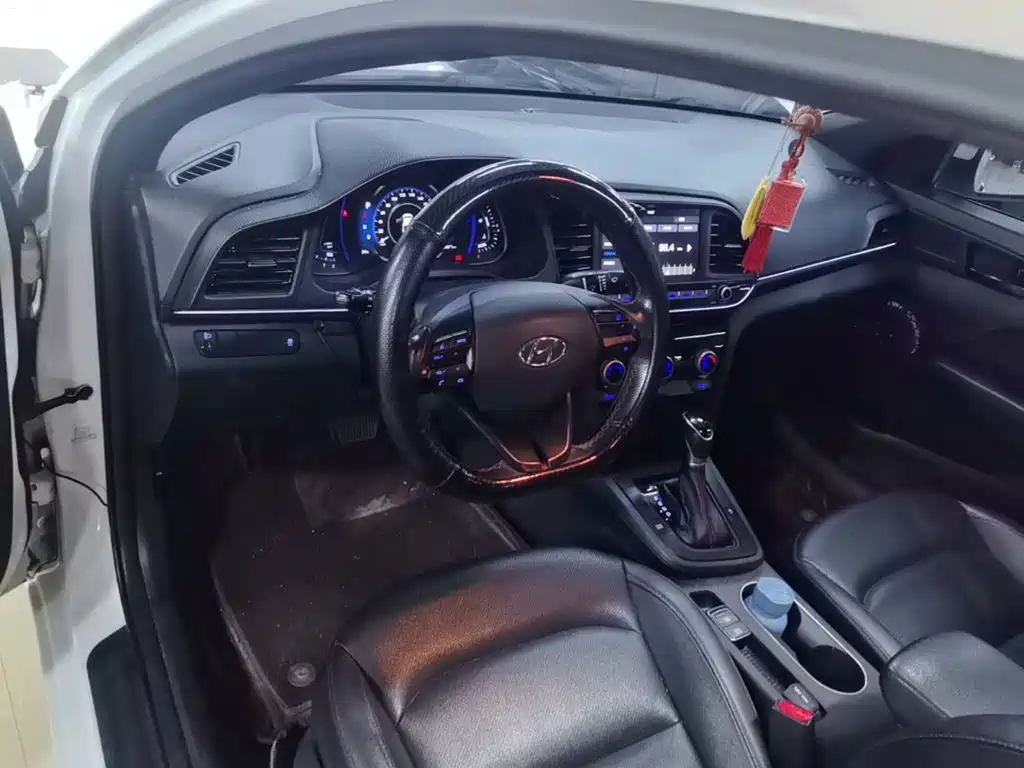 Hyundai Elantra — миниатюра 10