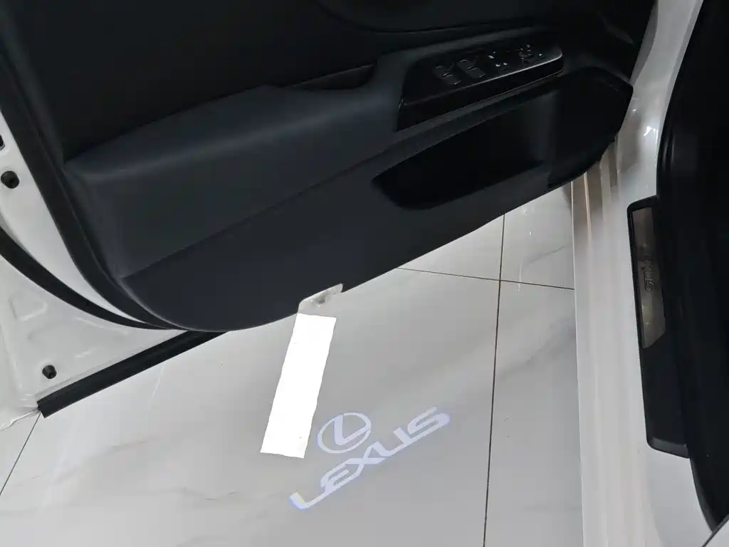 Lexus ES — миниатюра 10