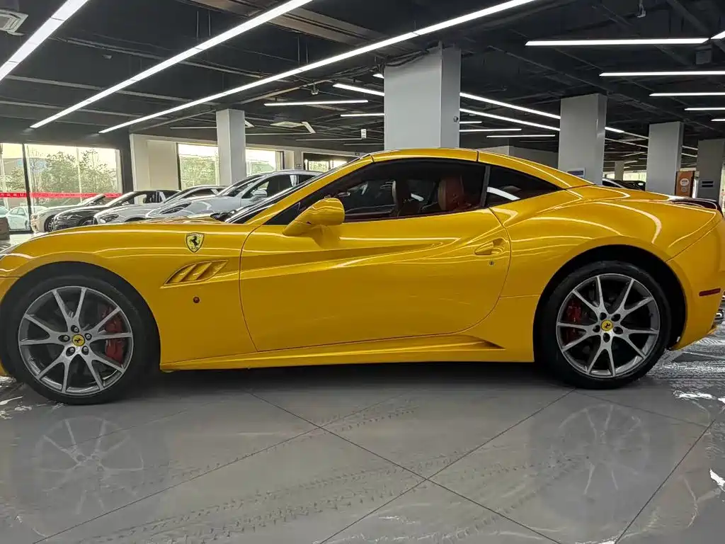 Ferrari California T 2009 4.3L