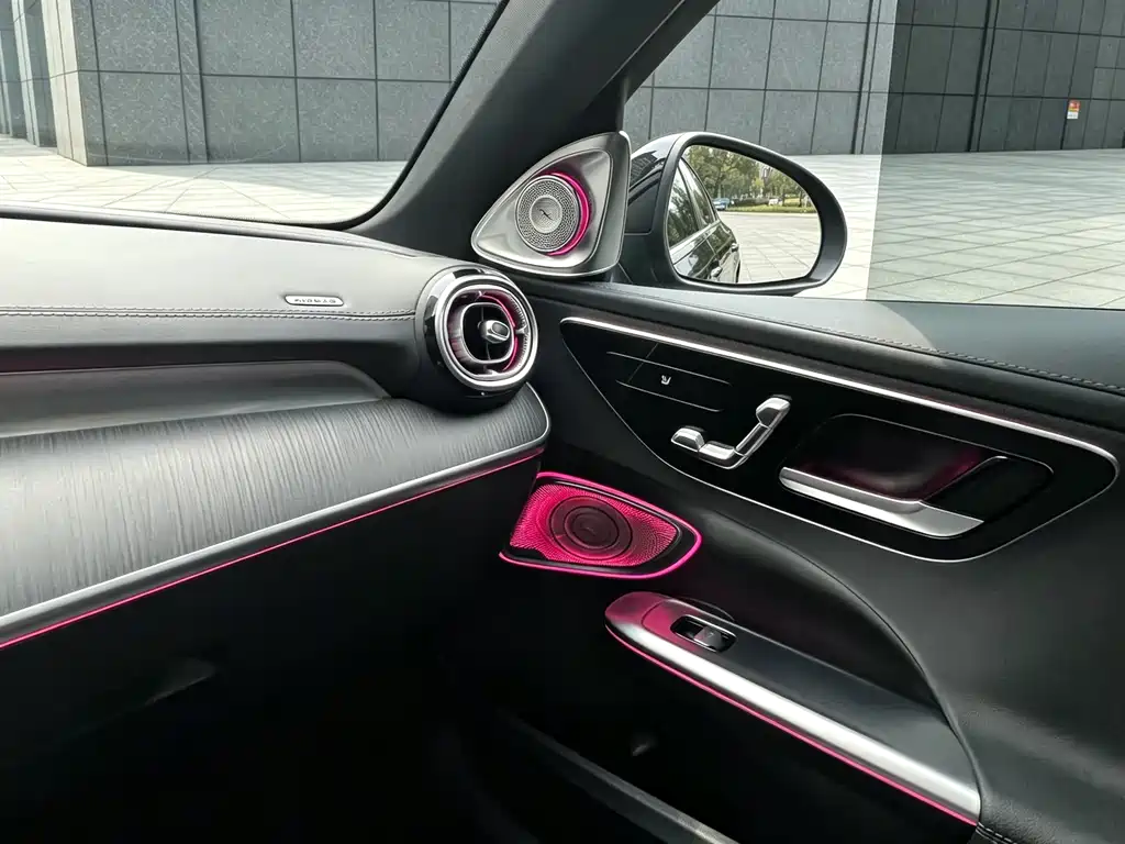 Mercedes-Benz C-Class — миниатюра 12