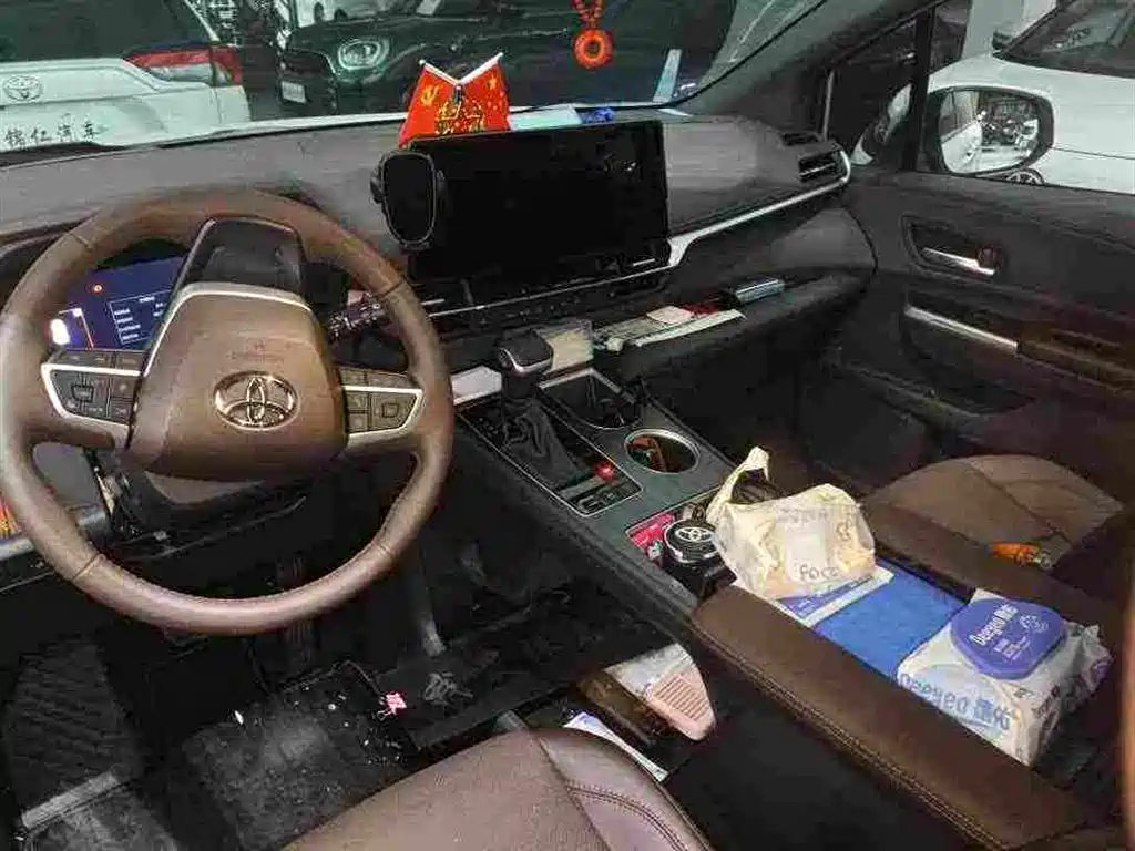 Toyota Granvia — миниатюра 9