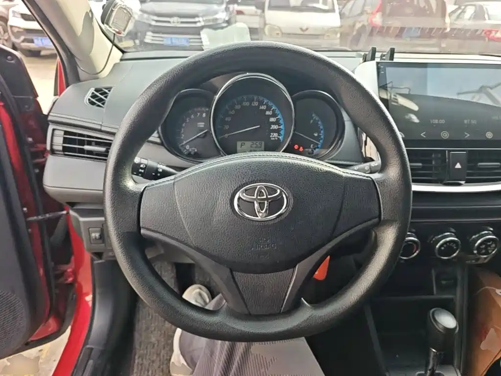 Toyota Yaris L — миниатюра 11