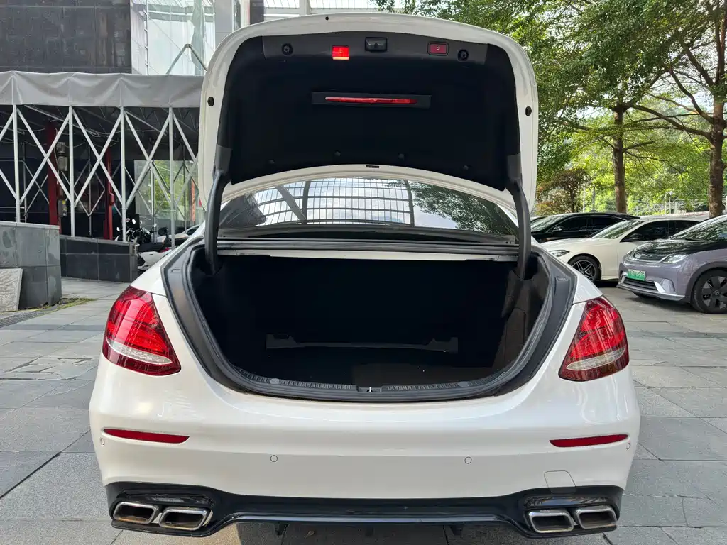 Mercedes-Benz E-Class — миниатюра 21