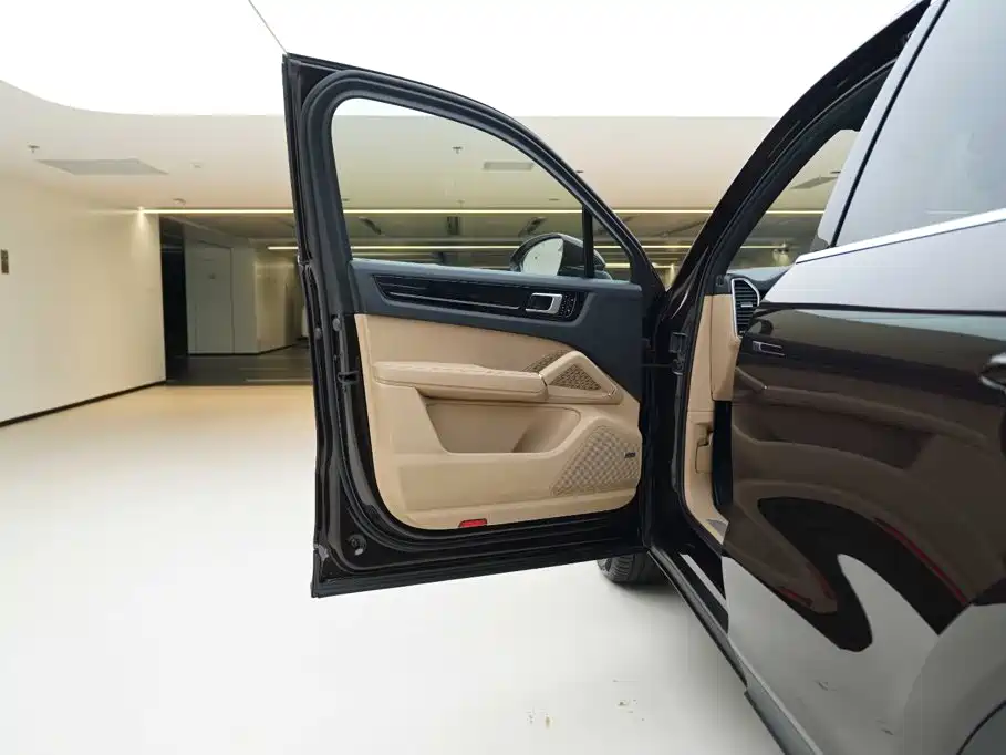 Porsche Cayenne — миниатюра 15