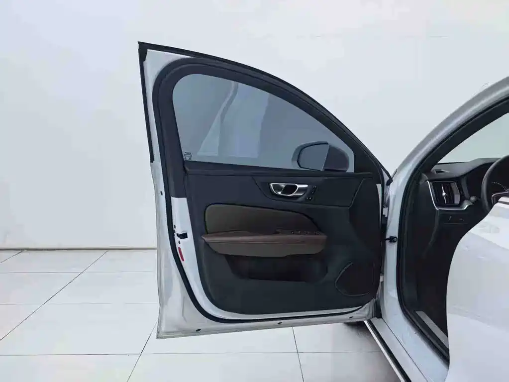 Volvo S60 — миниатюра 23