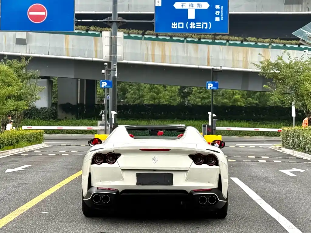 Ferrari 812 — миниатюра 8
