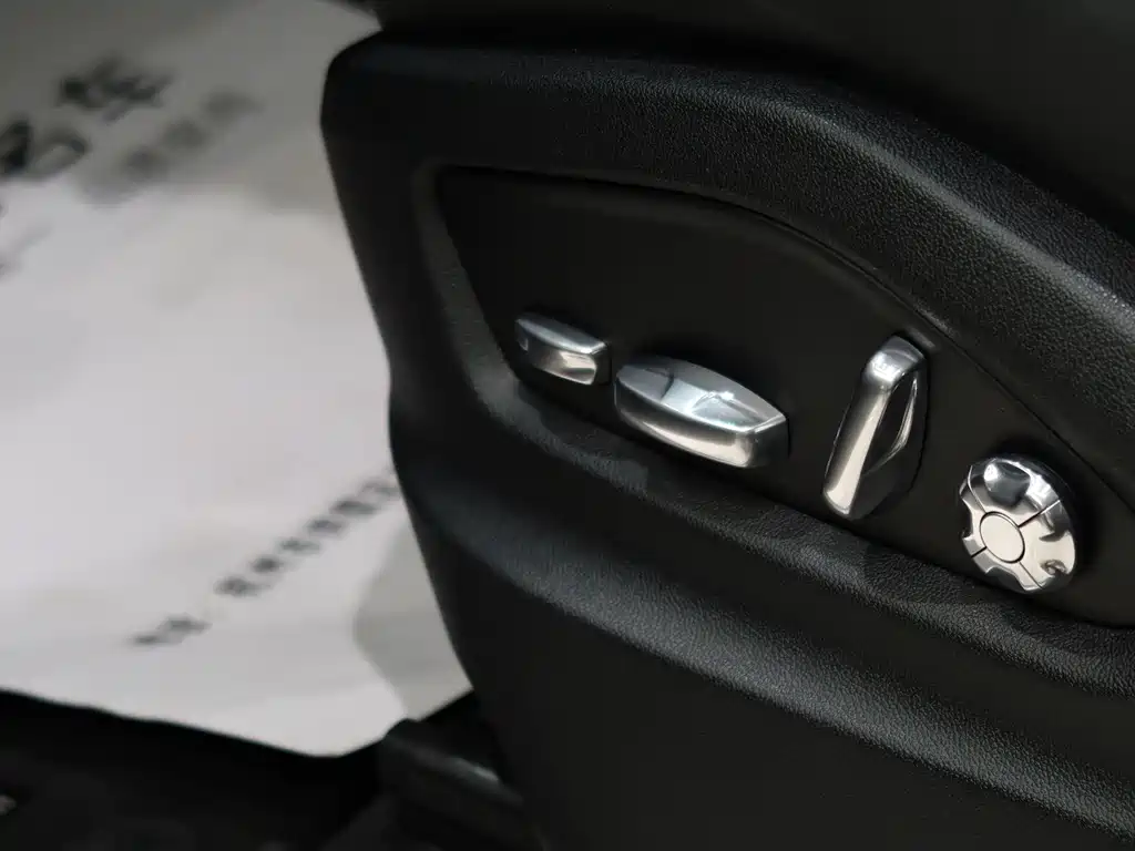 Porsche Cayenne — миниатюра 12