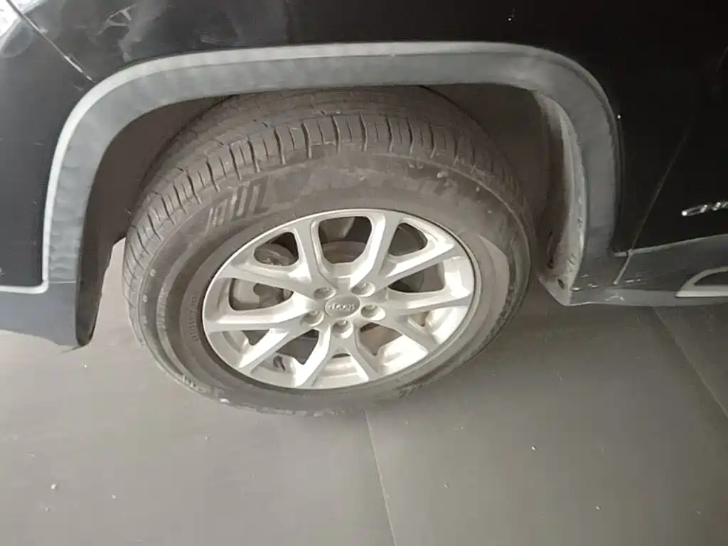 Jeep Cherokee — миниатюра 23