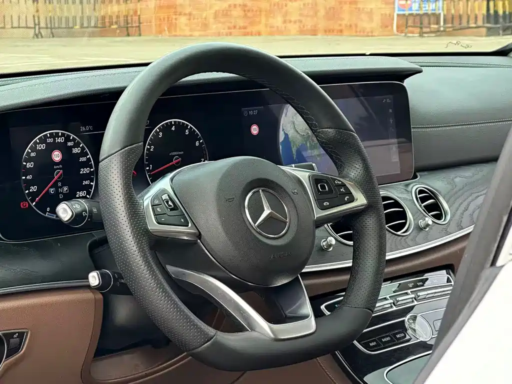 Mercedes-Benz E-Class — миниатюра 10