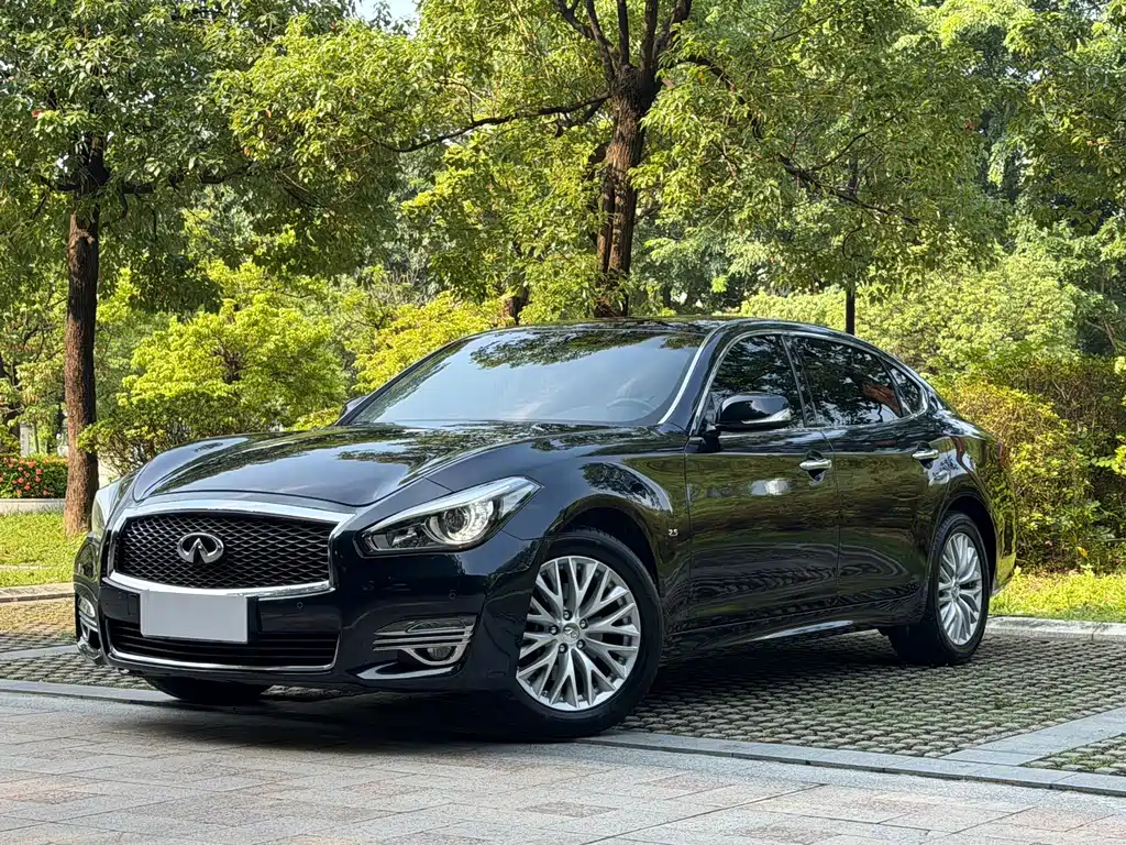 Infiniti Q70