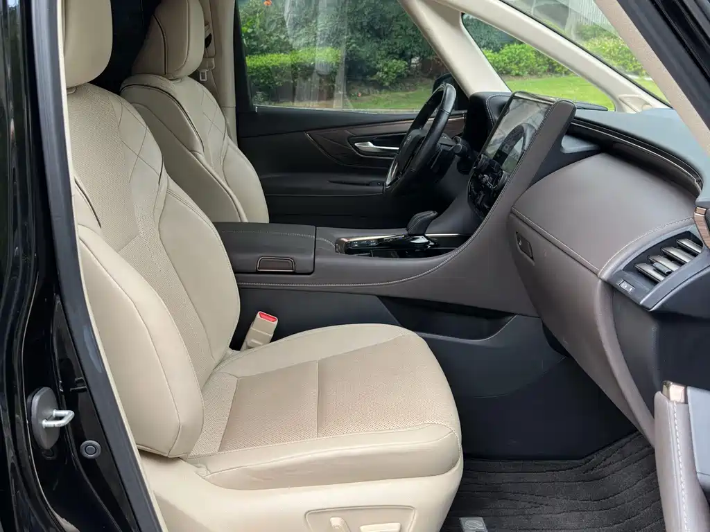 Toyota Alphard — миниатюра 13