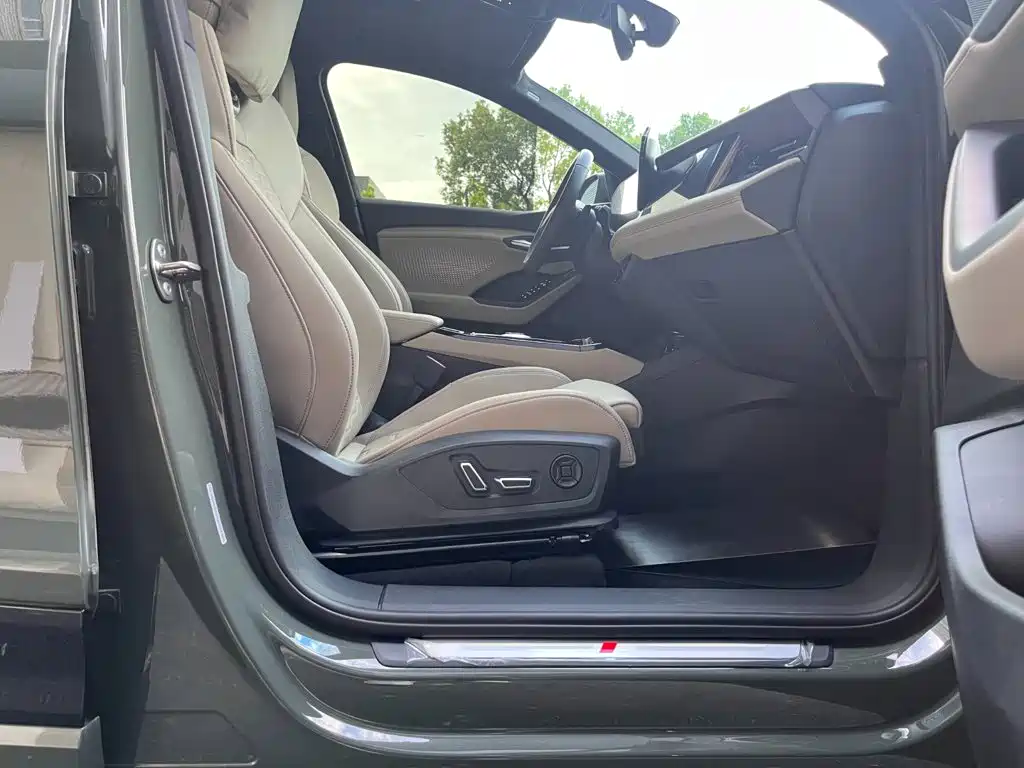 Audi Q6L e-tron — миниатюра 9
