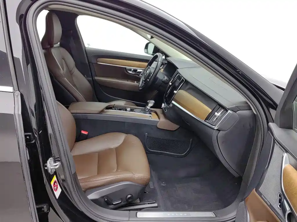 Volvo S90 — миниатюра 23