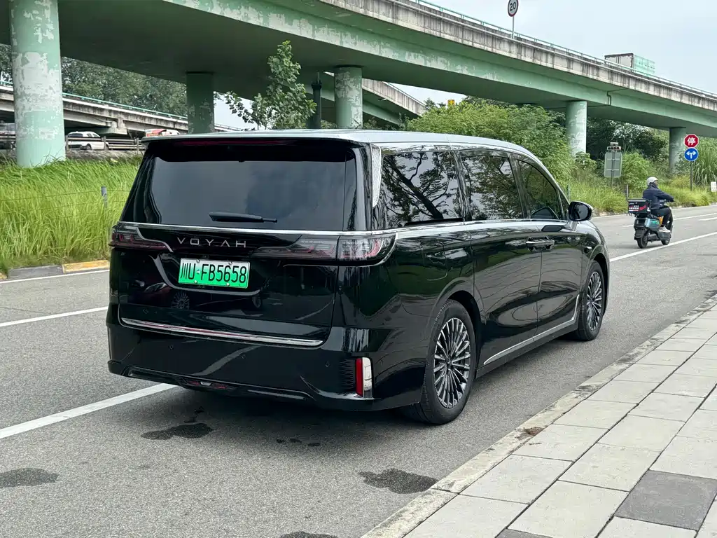 VOYAH Dreamer — миниатюра 6