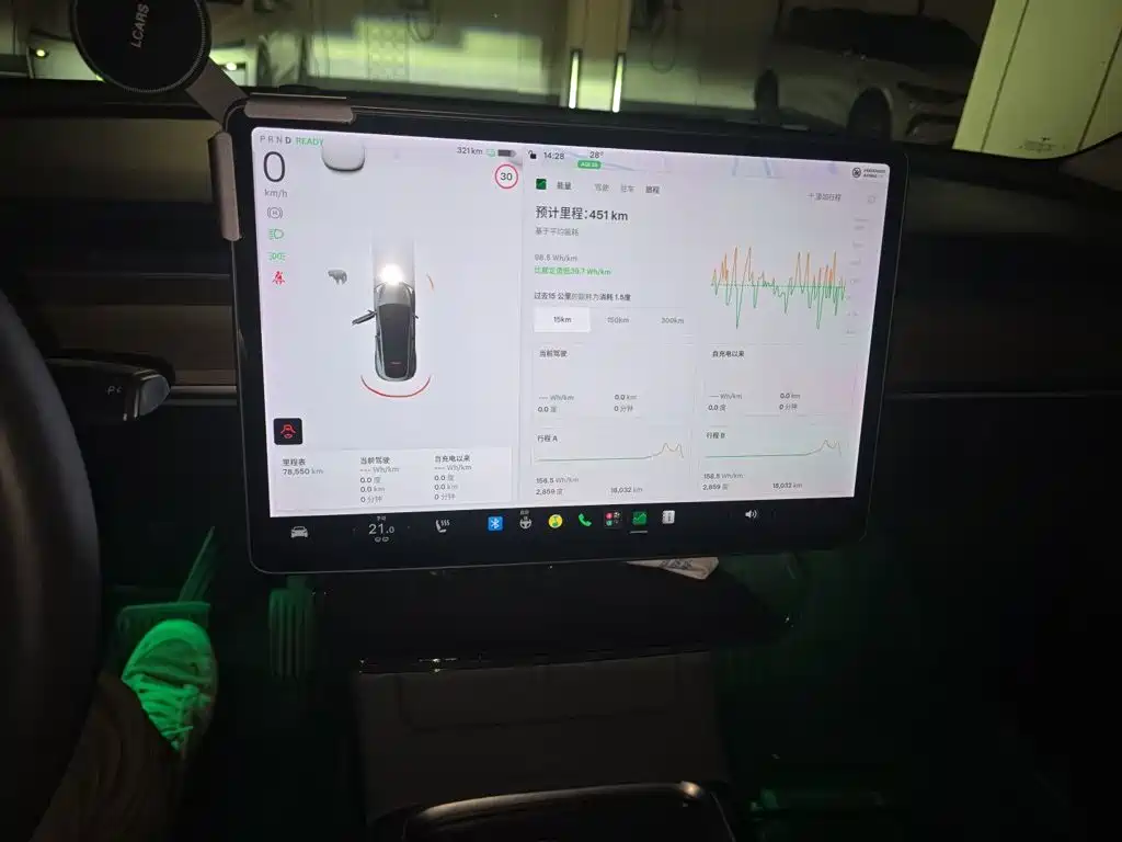 Tesla Model Y — миниатюра 10