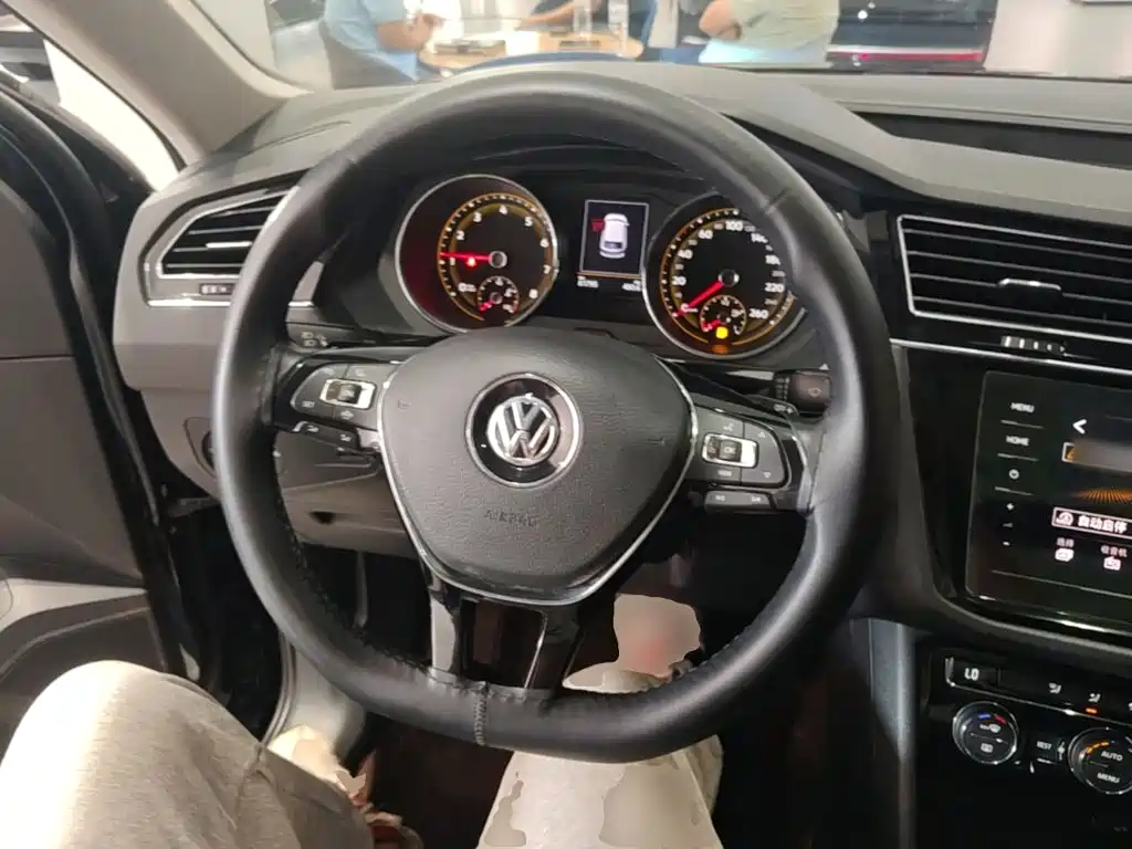 Volkswagen Tiguan L — миниатюра 15