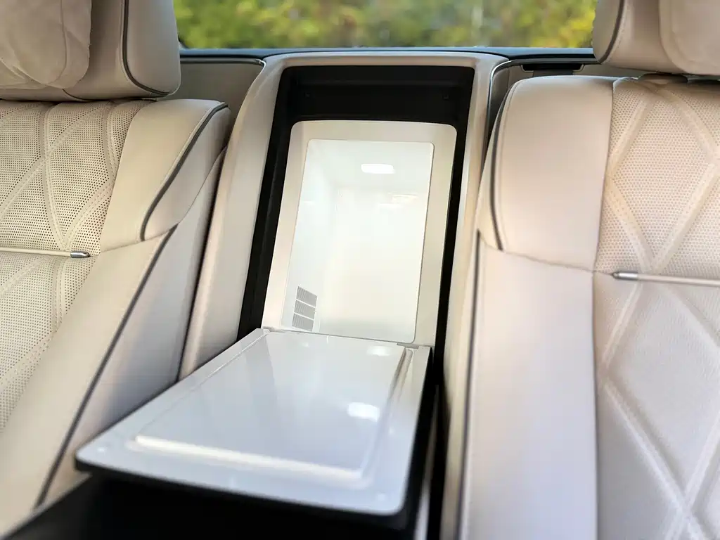 AITO ENJOY THE WORLD S9