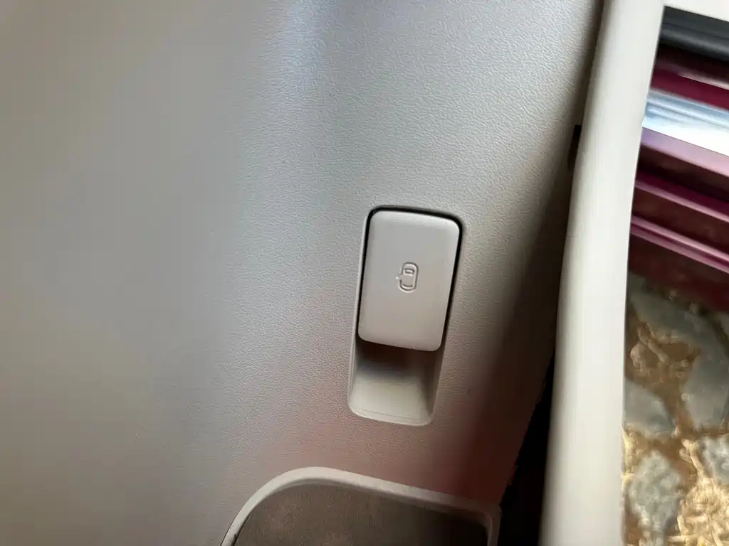 AITO ENJOY THE WORLD S9