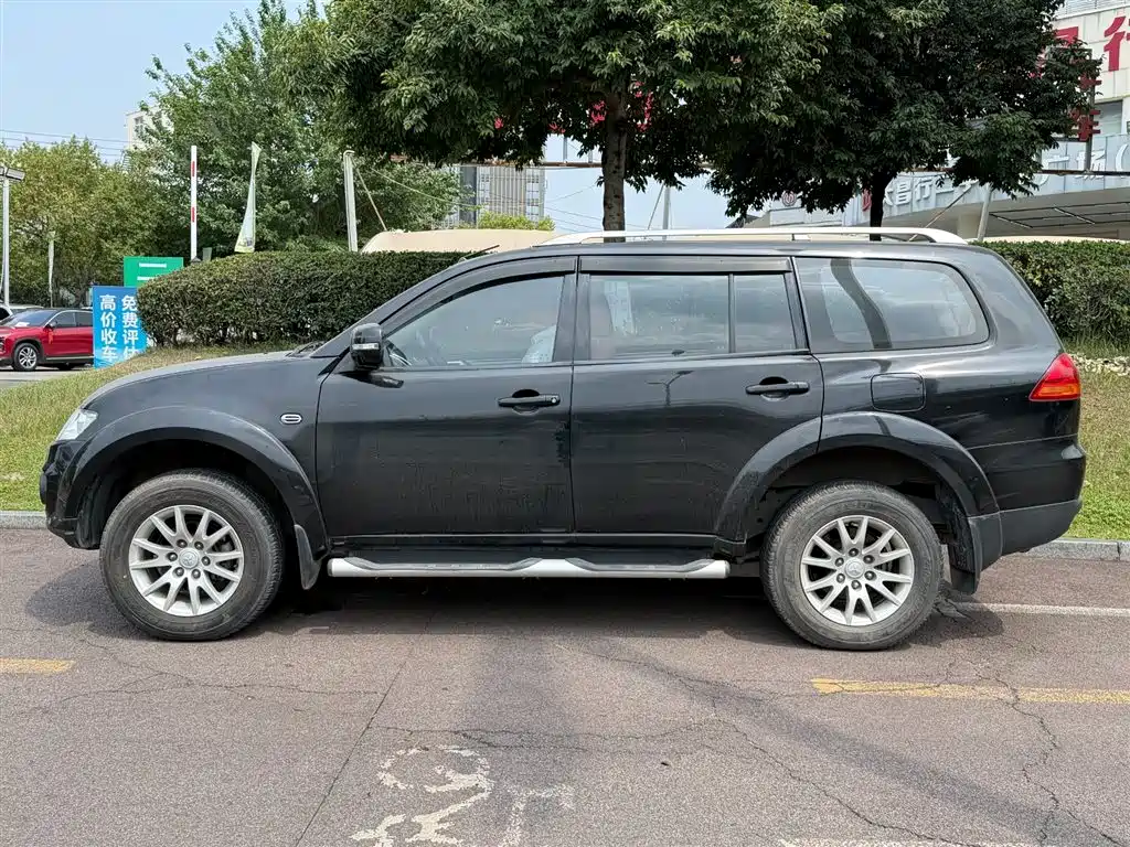 Mitsubishi Pajero Sport — миниатюра 3
